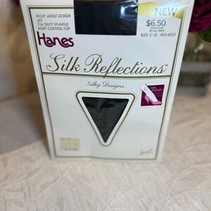 Vintage Hanes Silk Reflections Silky Light Control Size C-D. Jet. NWT